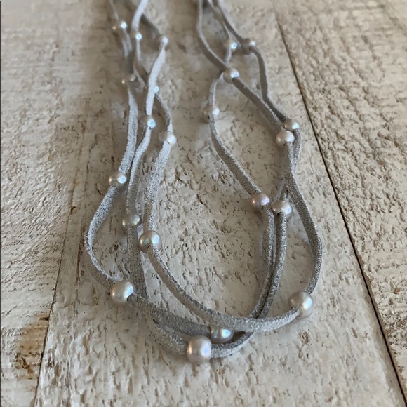 NWOT Grey Leather & Fresh Water Pearl Necklace - Picture 4 of 4
